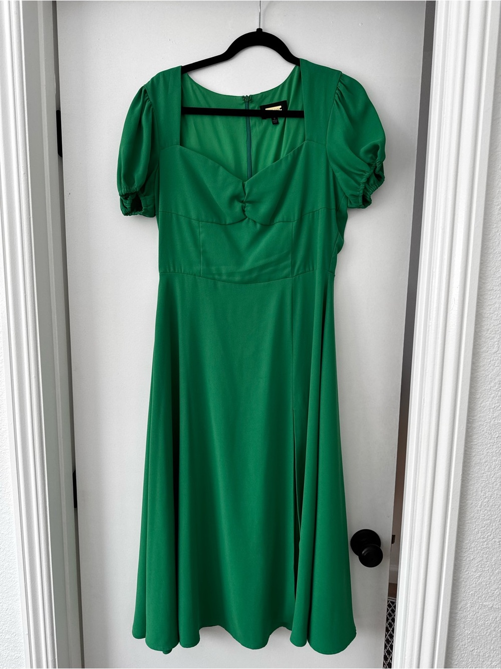 Alexia Admor Emerald Puff-Sleeve Midi Dress